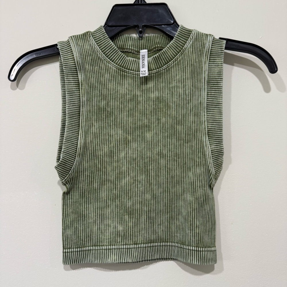 Zenana Outfitters Green Crop Muscle Tee
